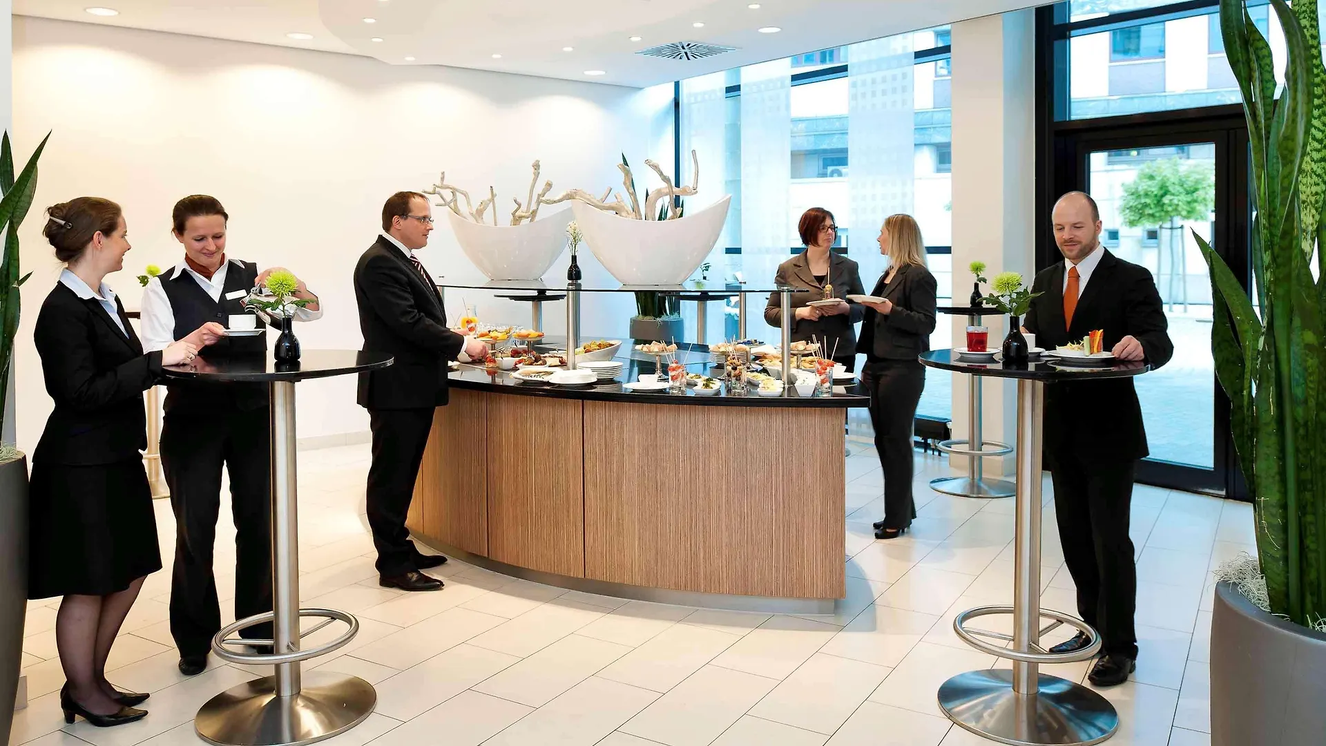 Novotel Hamburg City Alster 4*,