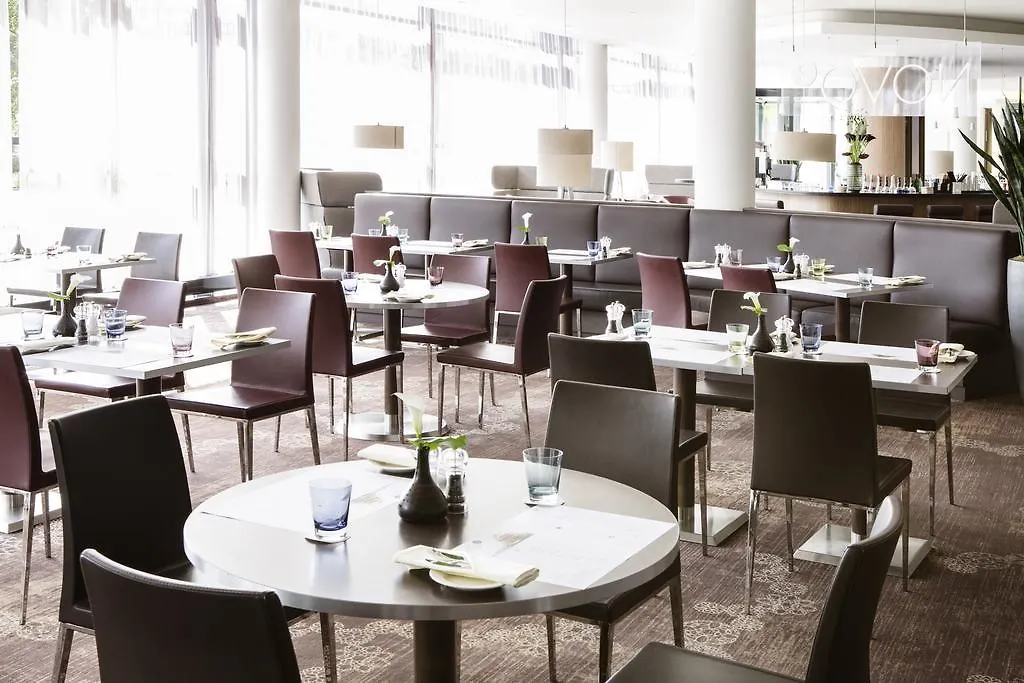 Novotel Hamburg City Alster 4*,